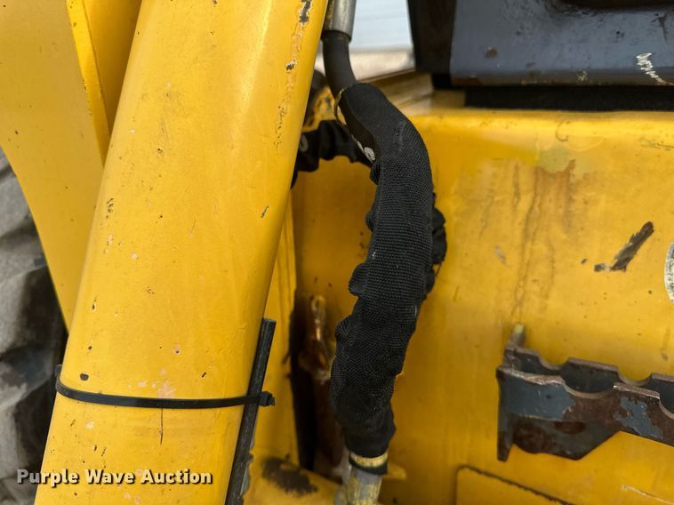 image for item EN3030 2005 Gehl 7810 skid steer loader