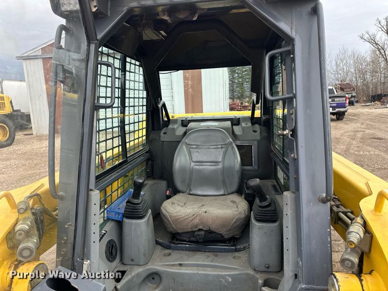 image for item EN3030 2005 Gehl 7810 skid steer loader