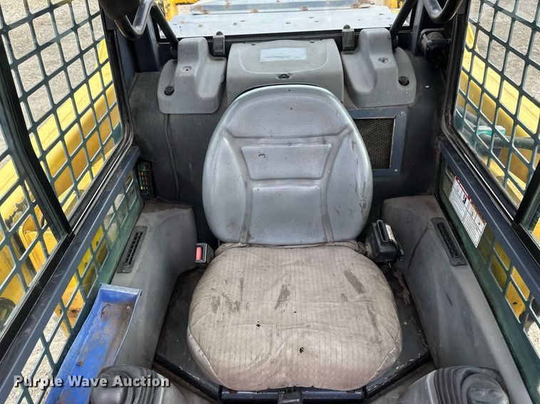 image for item EN3030 2005 Gehl 7810 skid steer loader