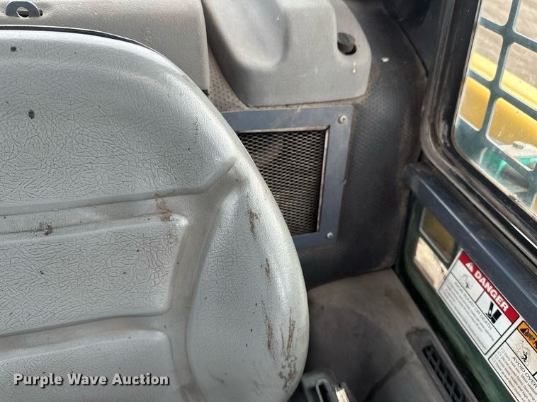 image for item EN3030 2005 Gehl 7810 skid steer loader