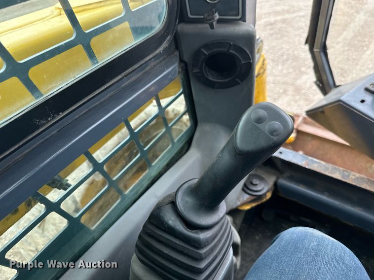 image for item EN3030 2005 Gehl 7810 skid steer loader