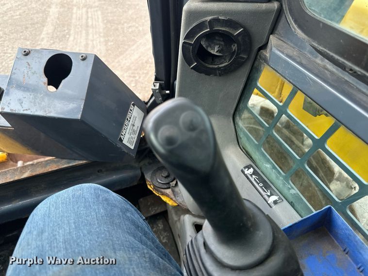 image for item EN3030 2005 Gehl 7810 skid steer loader