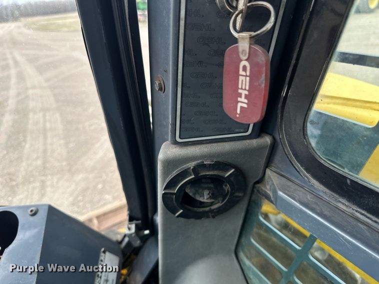 image for item EN3030 2005 Gehl 7810 skid steer loader