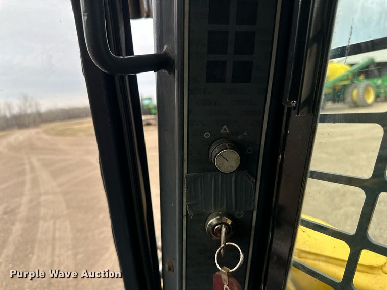 image for item EN3030 2005 Gehl 7810 skid steer loader