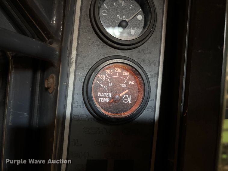 image for item EN3030 2005 Gehl 7810 skid steer loader