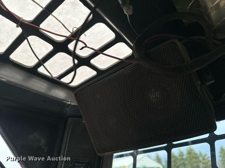 image for item EN3030 2005 Gehl 7810 skid steer loader