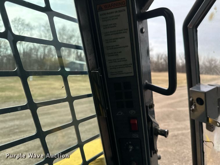 image for item EN3030 2005 Gehl 7810 skid steer loader