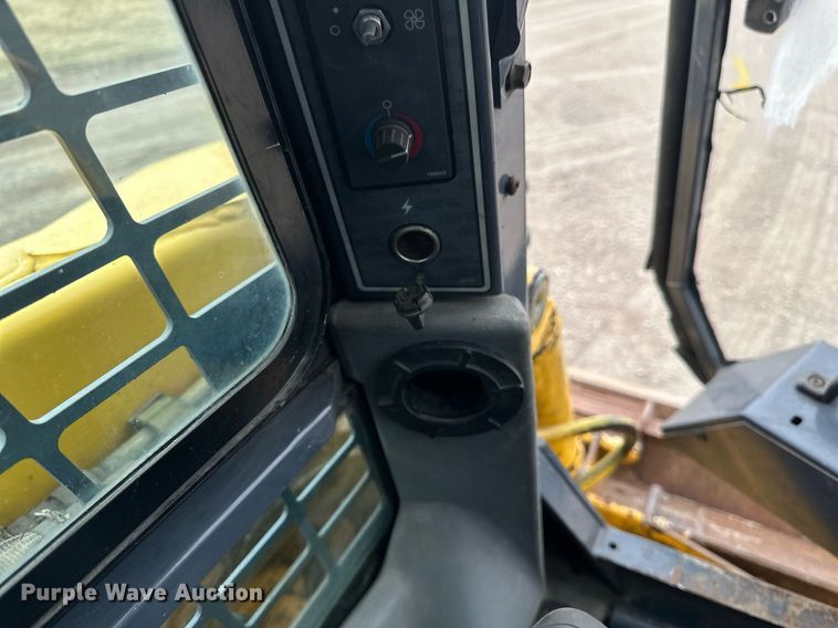 image for item EN3030 2005 Gehl 7810 skid steer loader