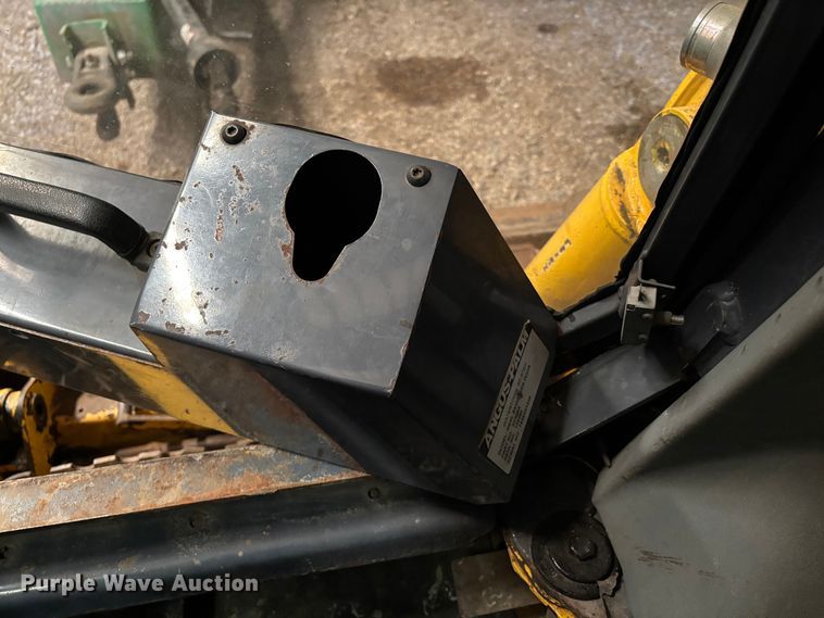 image for item EN3030 2005 Gehl 7810 skid steer loader