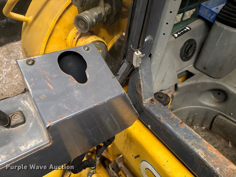 image for item EN3030 2005 Gehl 7810 skid steer loader