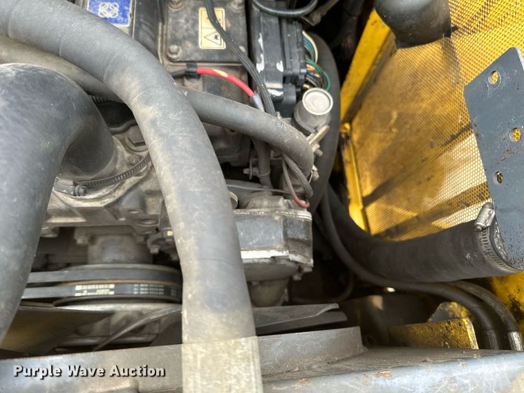 image for item EN3030 2005 Gehl 7810 skid steer loader