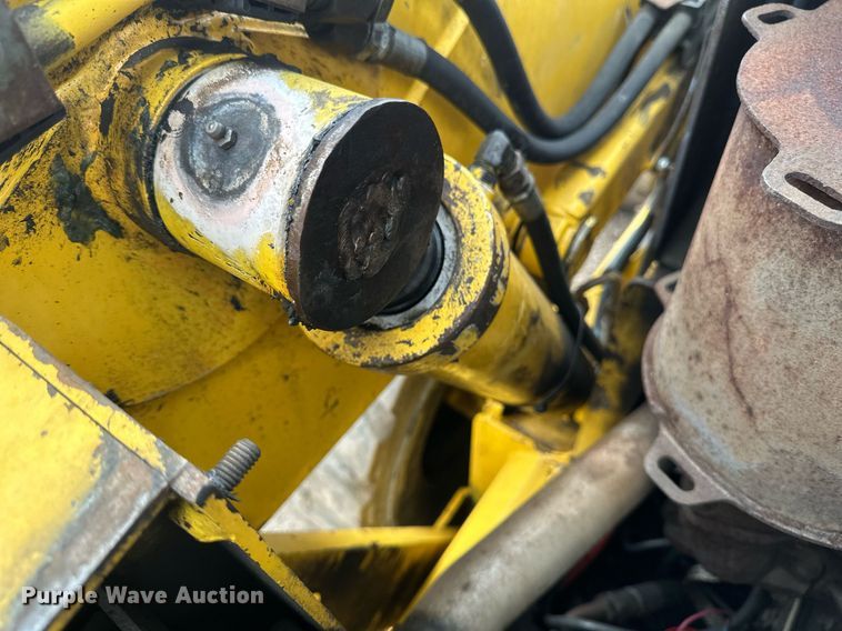 image for item EN3030 2005 Gehl 7810 skid steer loader