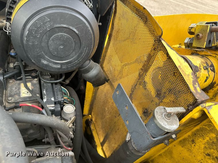 image for item EN3030 2005 Gehl 7810 skid steer loader