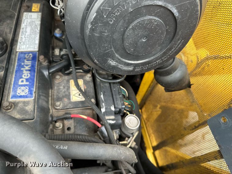 image for item EN3030 2005 Gehl 7810 skid steer loader