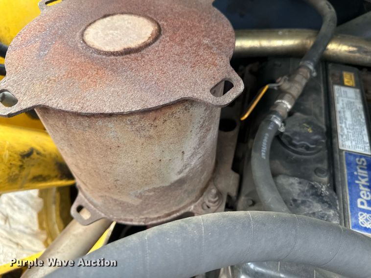 image for item EN3030 2005 Gehl 7810 skid steer loader