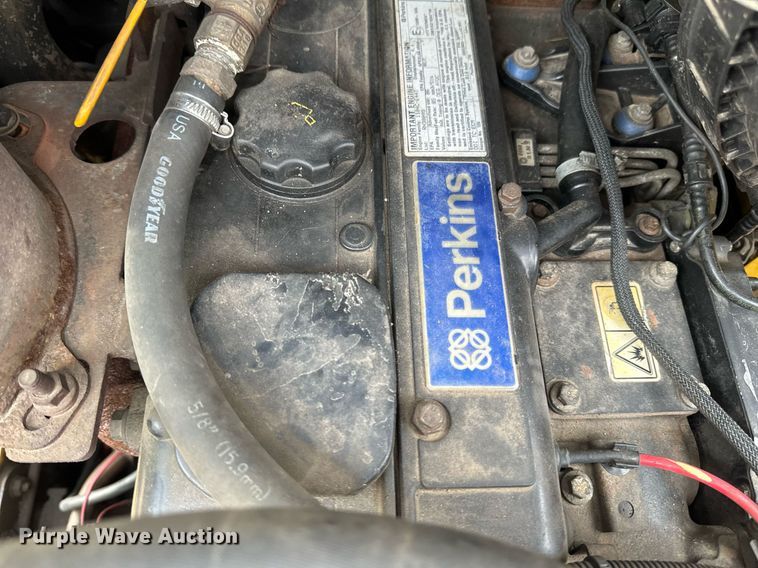 image for item EN3030 2005 Gehl 7810 skid steer loader