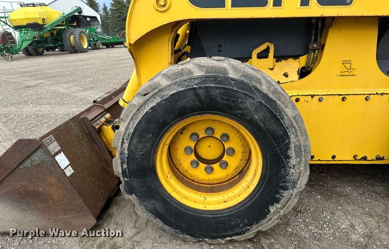 image for item EN3030 2005 Gehl 7810 skid steer loader