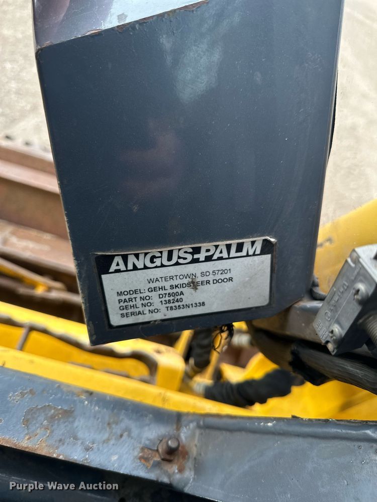 image for item EN3030 2005 Gehl 7810 skid steer loader