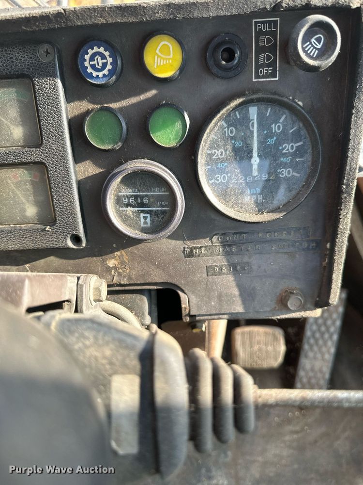 image for item EN3031 1991 Komatsu WA250-1L wheel loader