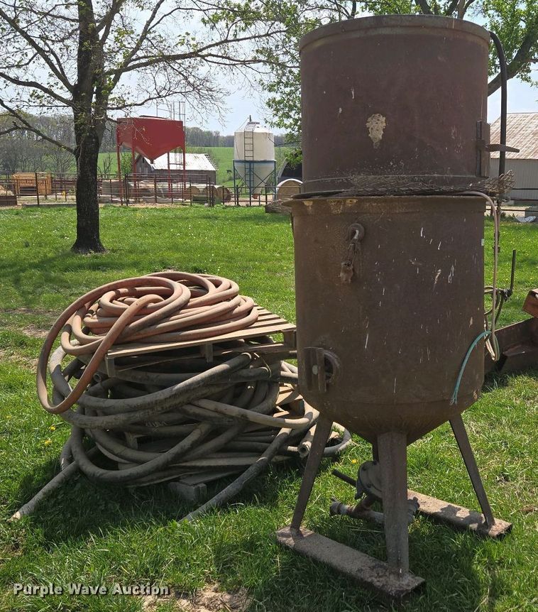 image for item EN3579 Clemco sandblaster