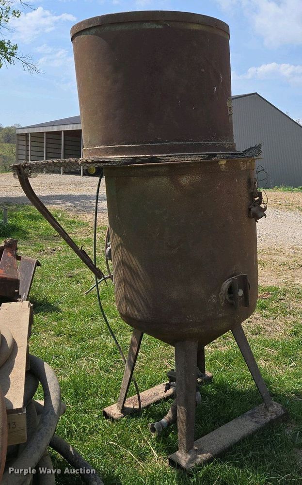 image for item EN3579 Clemco sandblaster