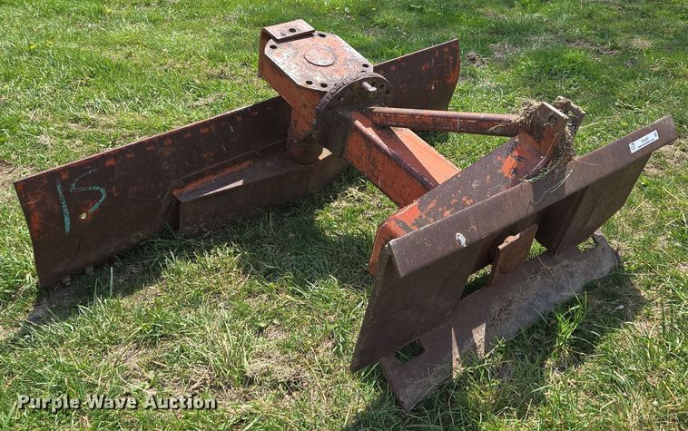 image for item EN3580 6' W skid steer blade