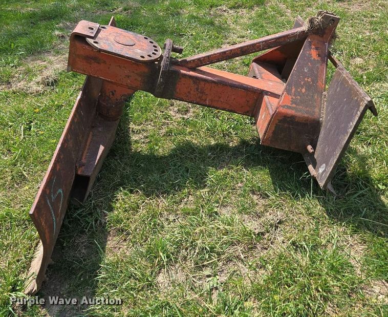 image for item EN3580 6' W skid steer blade