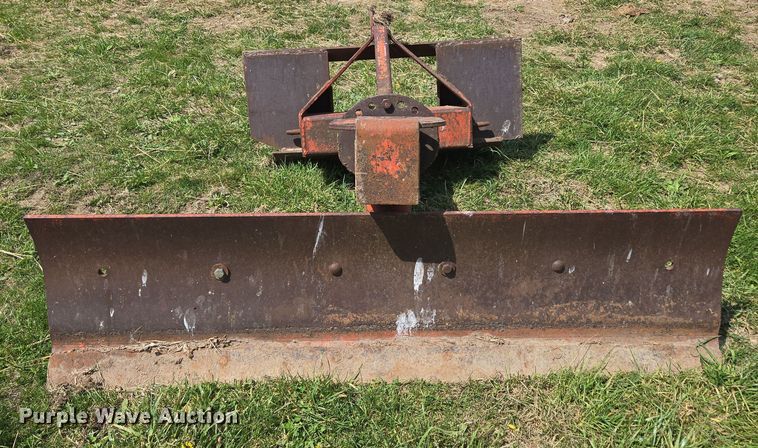 image for item EN3580 6' W skid steer blade