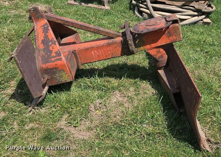 image for item EN3580 6' W skid steer blade