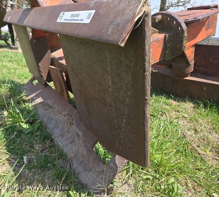 image for item EN3580 6' W skid steer blade