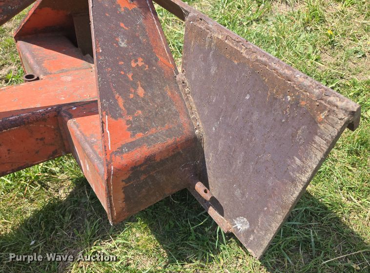 image for item EN3580 6' W skid steer blade