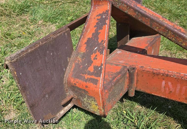 image for item EN3580 6' W skid steer blade