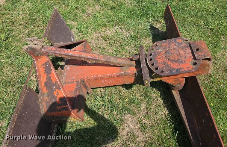 image for item EN3580 6' W skid steer blade