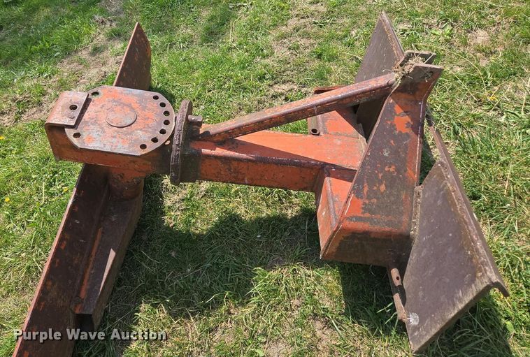 image for item EN3580 6' W skid steer blade