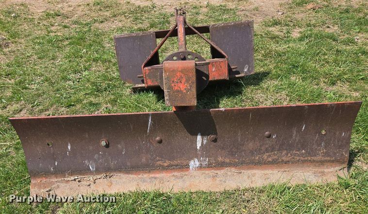 image for item EN3580 6' W skid steer blade