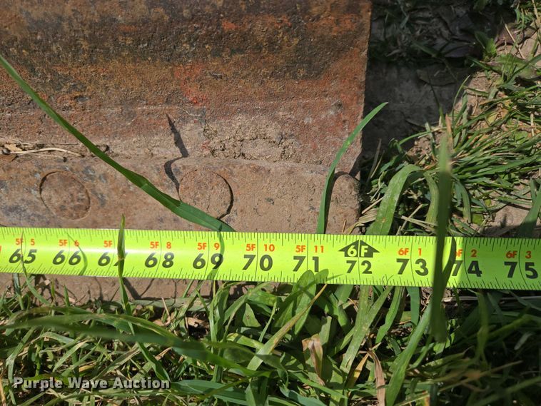 image for item EN3580 6' W skid steer blade