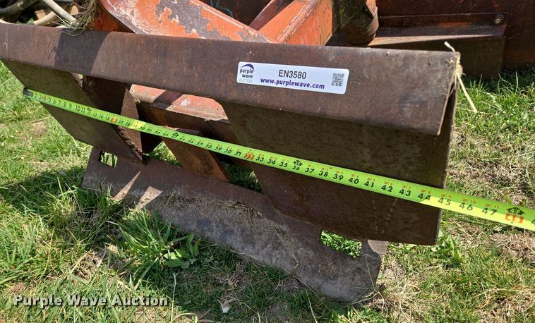 image for item EN3580 6' W skid steer blade