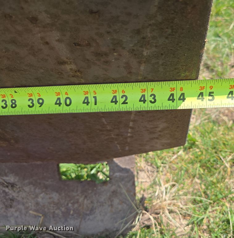 image for item EN3580 6' W skid steer blade