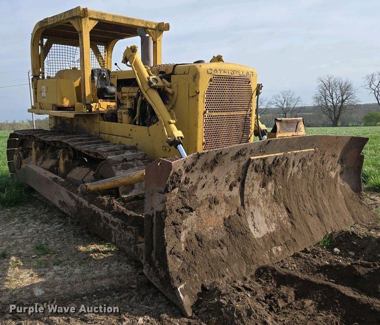 image for item EN3581 1966 Caterpillar D8H dozer