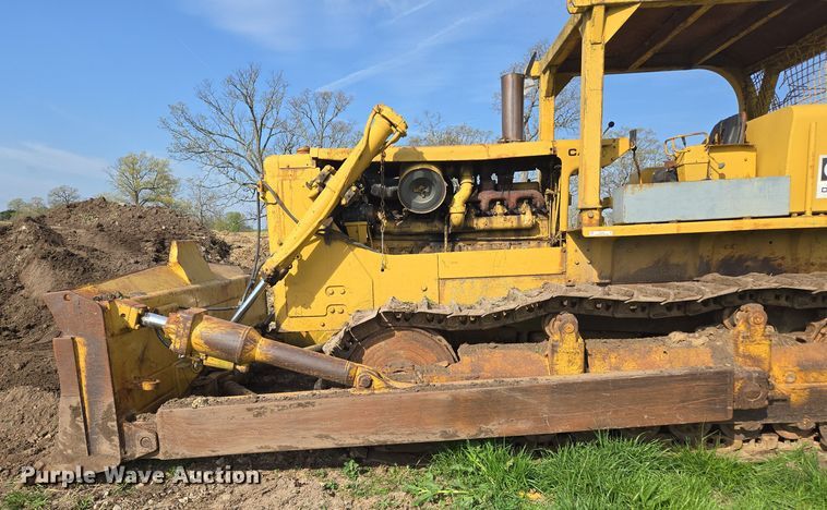 image for item EN3581 1966 Caterpillar D8H dozer