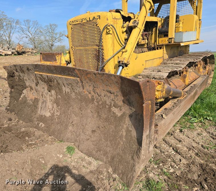 image for item EN3581 1966 Caterpillar D8H dozer