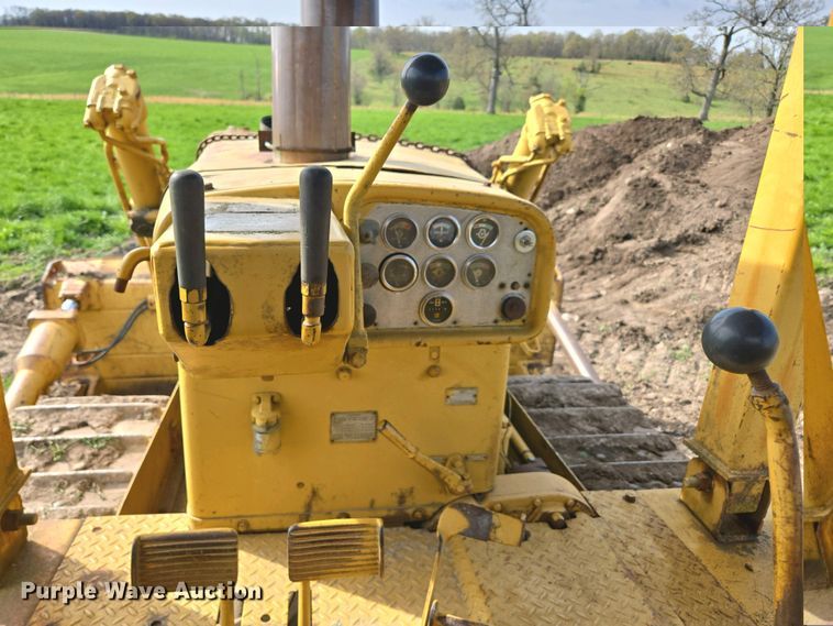 image for item EN3581 1966 Caterpillar D8H dozer
