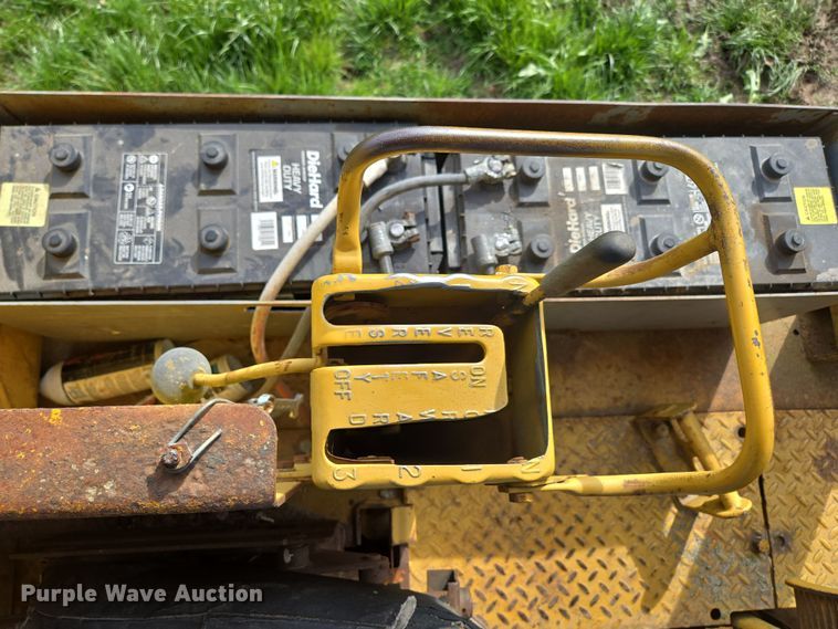 image for item EN3581 1966 Caterpillar D8H dozer