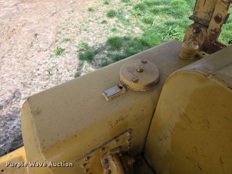 image for item EN3581 1966 Caterpillar D8H dozer