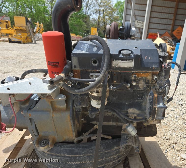 image for item EN3645 John Deere 4024TF270C engine