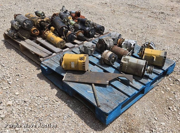 image for item EN3646 Heavy equipment parts