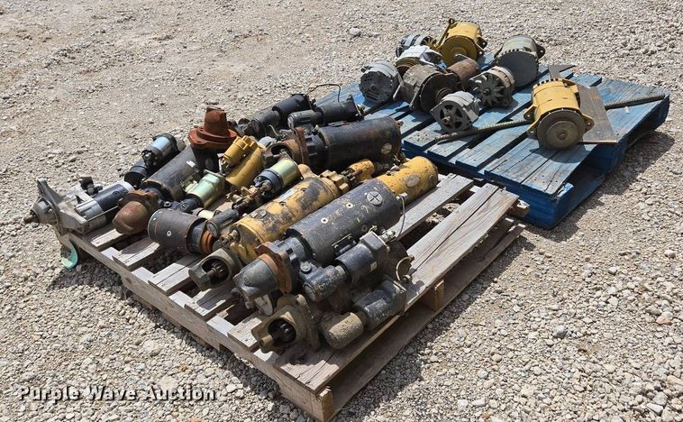 image for item EN3646 Heavy equipment parts