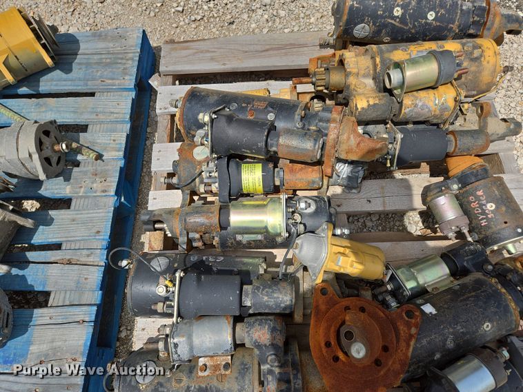 image for item EN3646 Heavy equipment parts