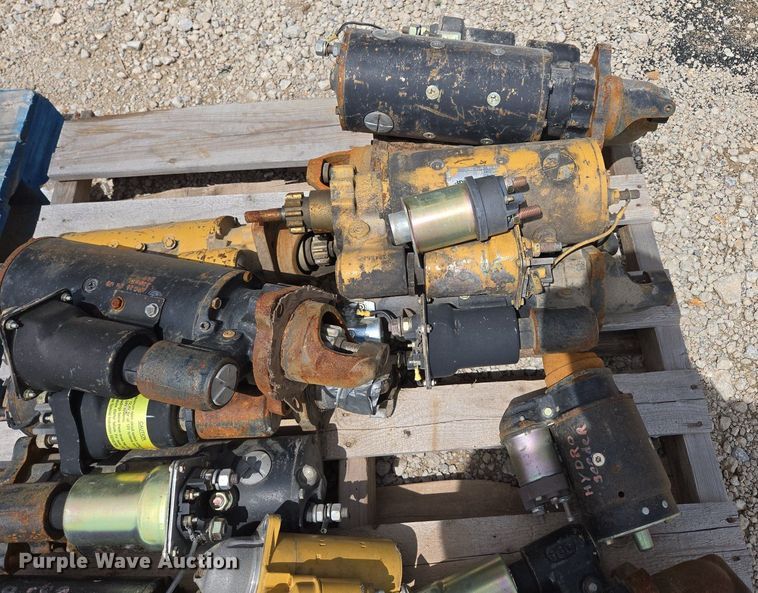 image for item EN3646 Heavy equipment parts