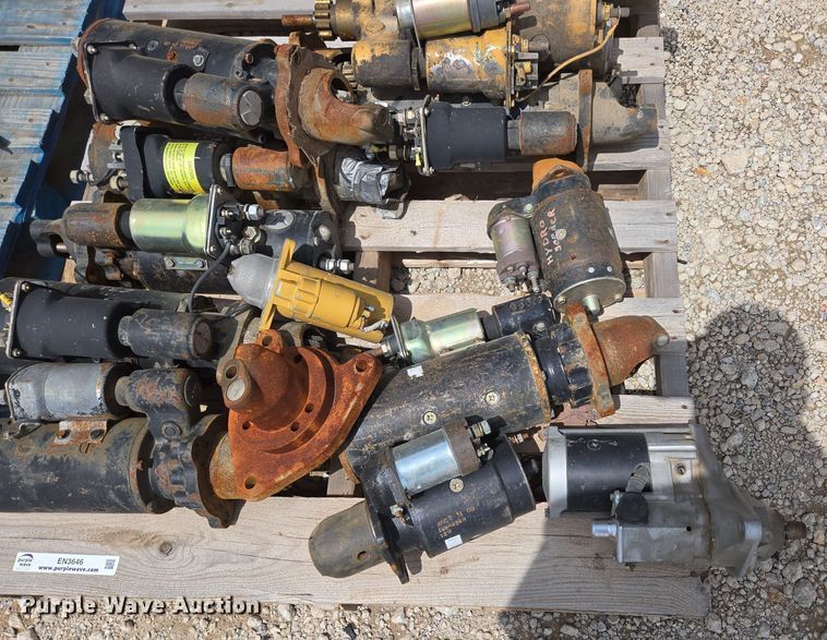 image for item EN3646 Heavy equipment parts